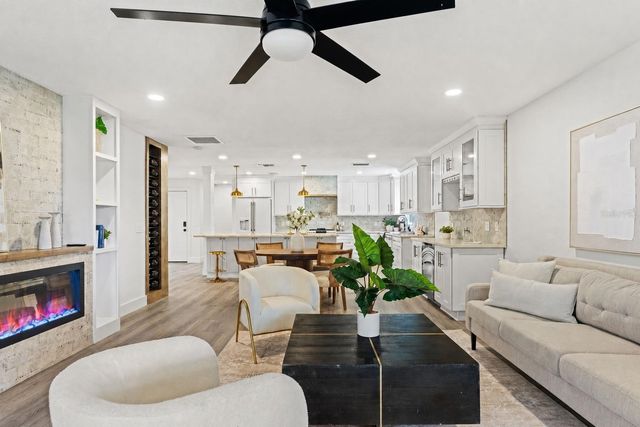 516 36TH AVENUE N, St Petersburg, FL 33704