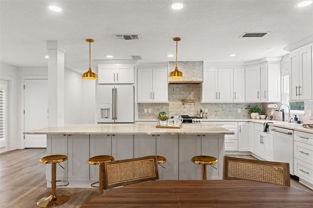 516 36TH AVENUE N, St Petersburg, FL 33704