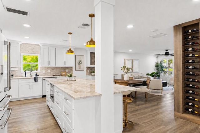516 36TH AVENUE N, St Petersburg, FL 33704