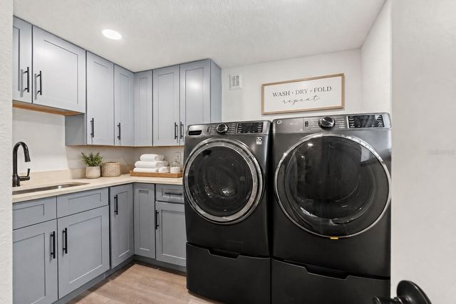 516 36TH AVENUE N, St Petersburg, FL 33704