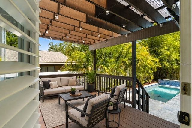 516 36TH AVENUE N, St Petersburg, FL 33704