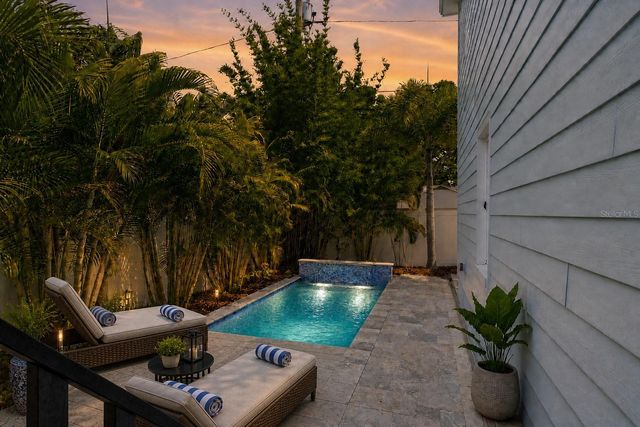 516 36TH AVENUE N, St Petersburg, FL 33704