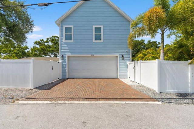 516 36TH AVENUE N, St Petersburg, FL 33704