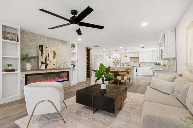 516 36TH AVENUE N, St Petersburg, FL 33704