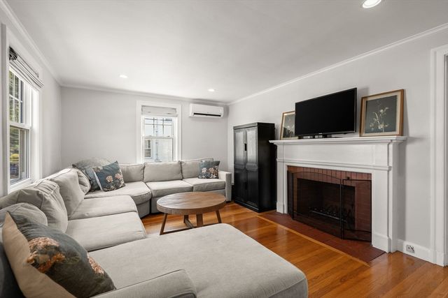 23 Eastwood Circuit, Boston, MA 02132