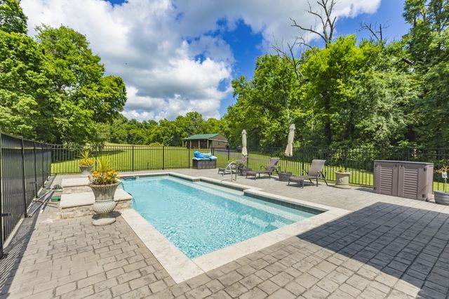 1600 Ledford Rd, Culleoka, TN 38451