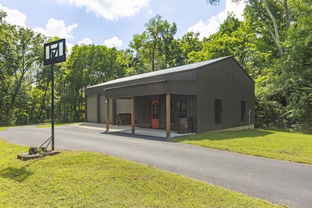 1600 Ledford Rd, Culleoka, TN 38451