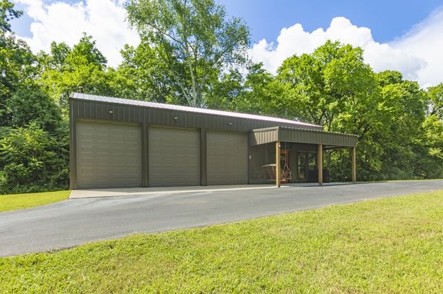 1600 Ledford Rd, Culleoka, TN 38451