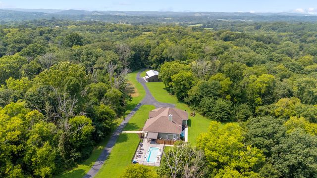 1600 Ledford Rd, Culleoka, TN 38451