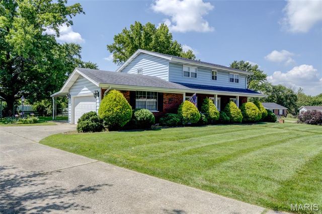 14 Lee Court, St Charles, MO 63301