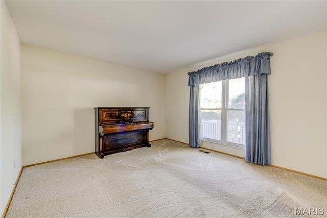 14 Lee Court, St Charles, MO 63301