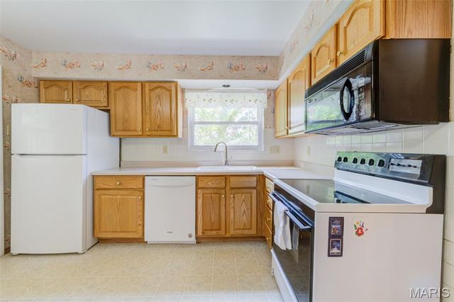 14 Lee Court, St Charles, MO 63301