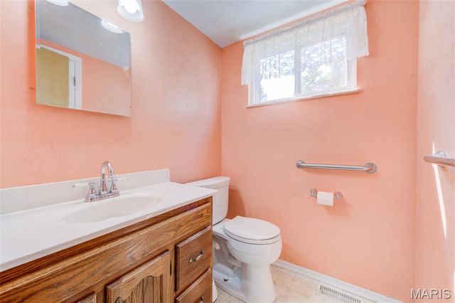14 Lee Court, St Charles, MO 63301