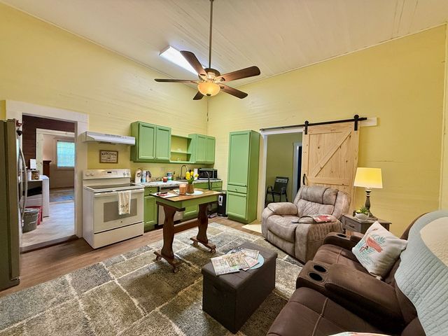 204 W Line Street, Hartford, AL 36344
