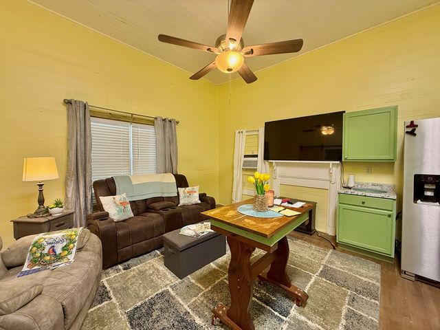 204 W Line Street, Hartford, AL 36344