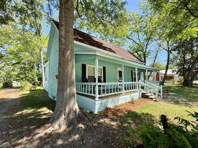 204 W Line Street, Hartford, AL 36344