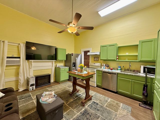 204 W Line Street, Hartford, AL 36344