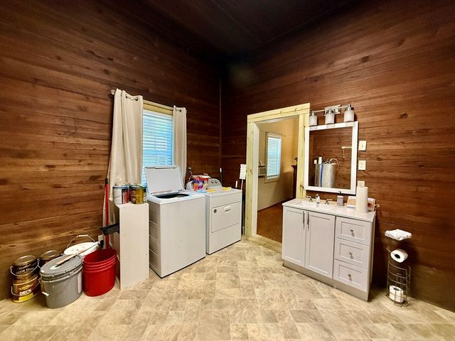 204 W Line Street, Hartford, AL 36344