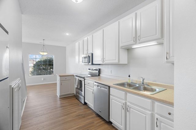 166 Bridgewater Trail, Hudson, WI 54016