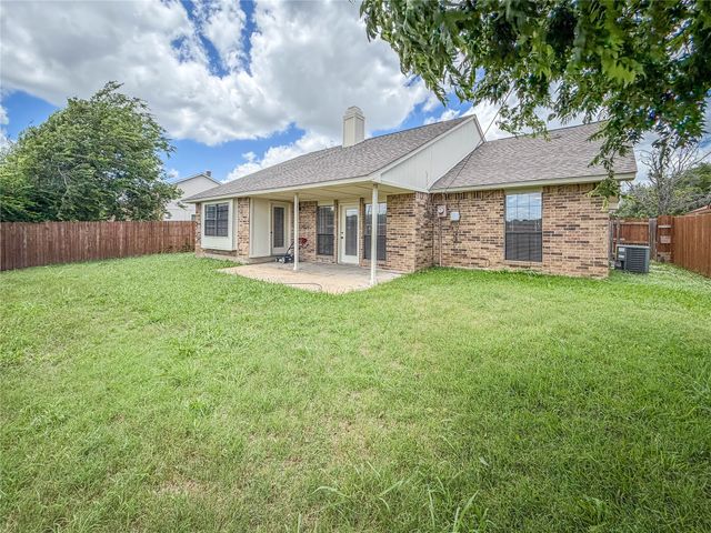3312 Amberway Drive, Arlington, TX 76014