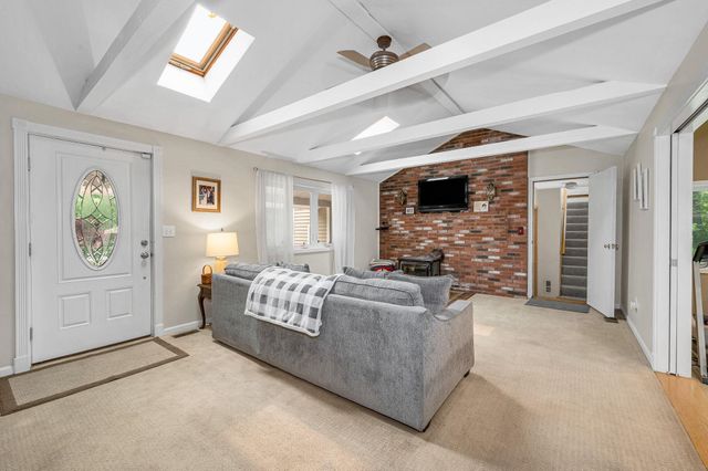31 Leonard Drive, Pelham, NH 03076