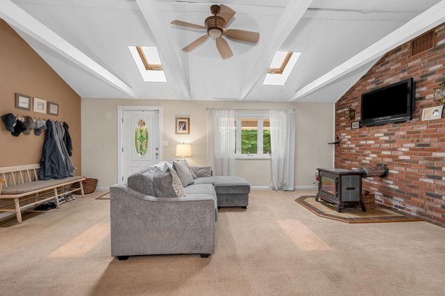 31 Leonard Drive, Pelham, NH 03076