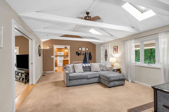 31 Leonard Drive, Pelham, NH 03076