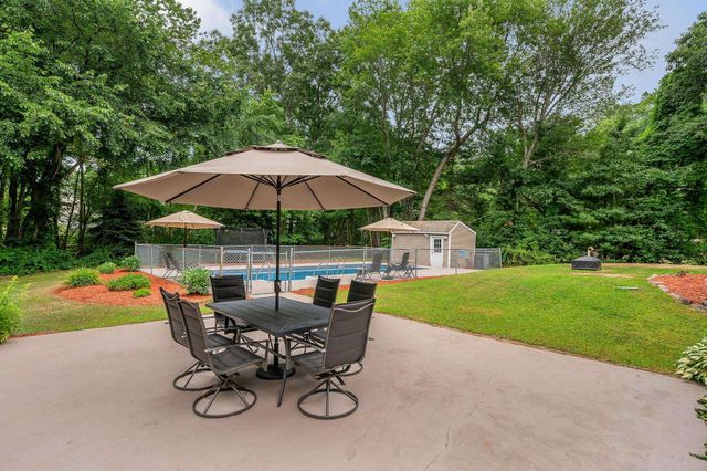 31 Leonard Drive, Pelham, NH 03076