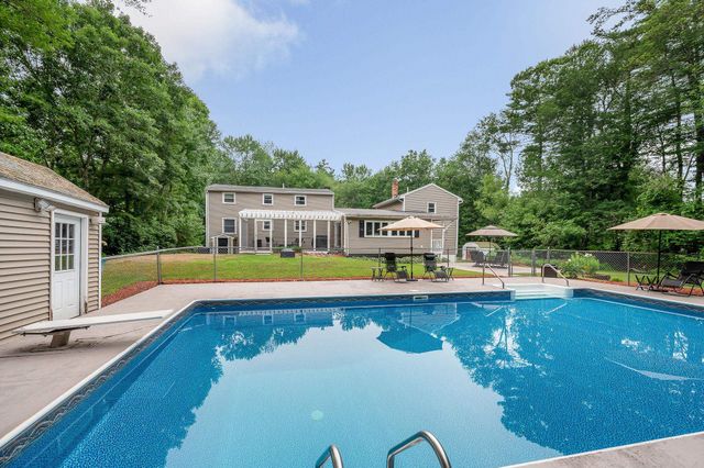 31 Leonard Drive, Pelham, NH 03076