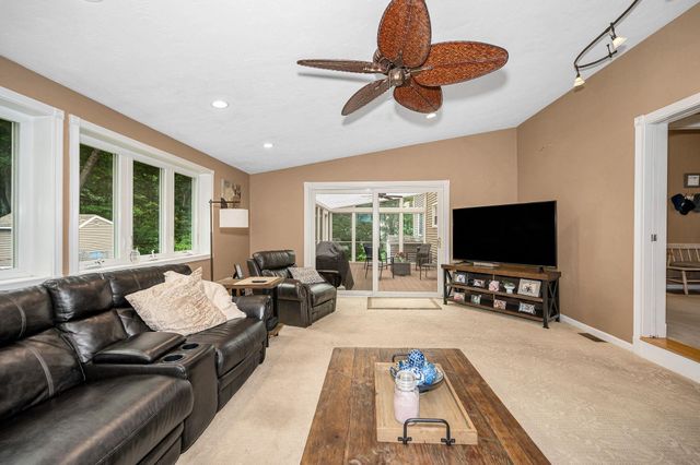 31 Leonard Drive, Pelham, NH 03076