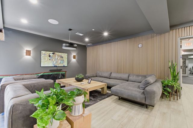 635 7th Ave S Apt 610, Nashville, TN 37203