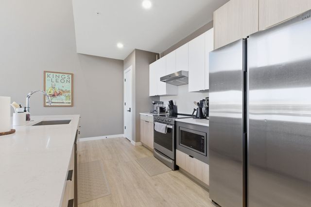 635 7th Ave S Apt 610, Nashville, TN 37203