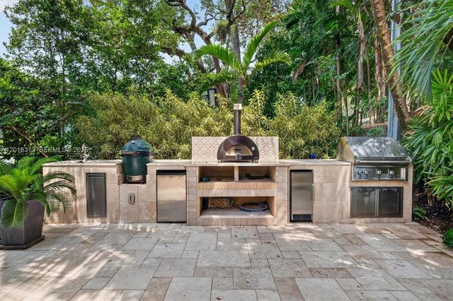 442 Amalfi Avenue, Coral Gables, FL 33146
