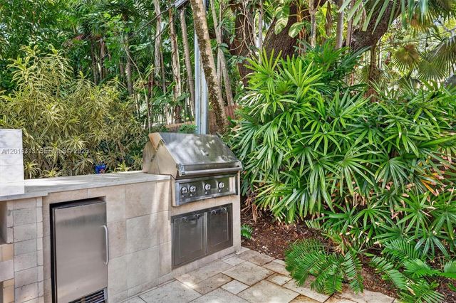 442 Amalfi Avenue, Coral Gables, FL 33146