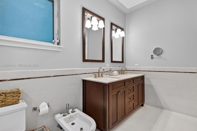 442 Amalfi Avenue, Coral Gables, FL 33146