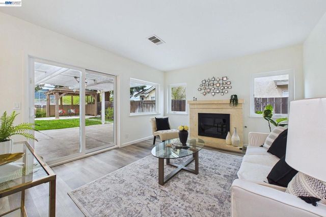 9953 Mangos Dr, San Ramon, CA 94583