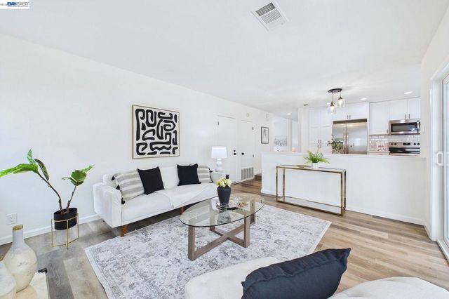 9953 Mangos Dr, San Ramon, CA 94583