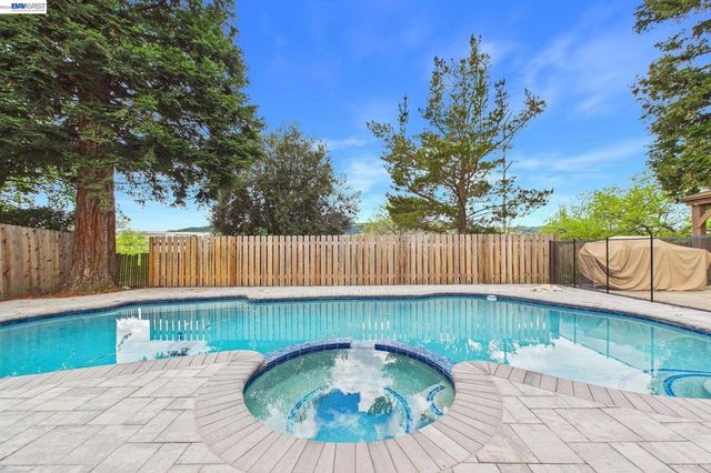 9953 Mangos Dr, San Ramon, CA 94583
