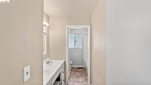 1159 Everett Ct, Concord, CA 94518