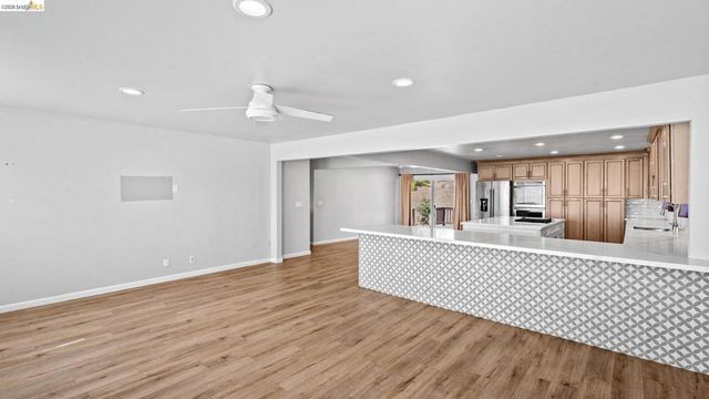 1159 Everett Ct, Concord, CA 94518