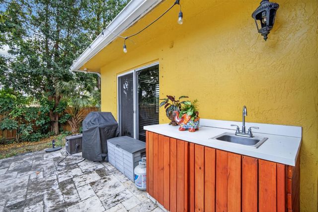 16200 SW 49th Street, Southwest Ranches, FL 33331