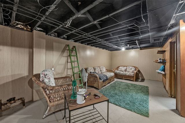 1411 Plum St, Iowa City, IA 52240