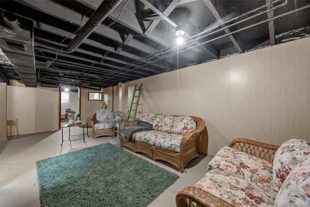 1411 Plum St, Iowa City, IA 52240