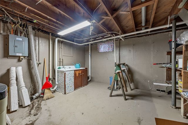 1411 Plum St, Iowa City, IA 52240