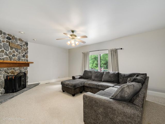2080 Clearwater Way, Elgin, IL 60123