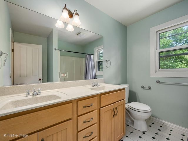 2080 Clearwater Way, Elgin, IL 60123