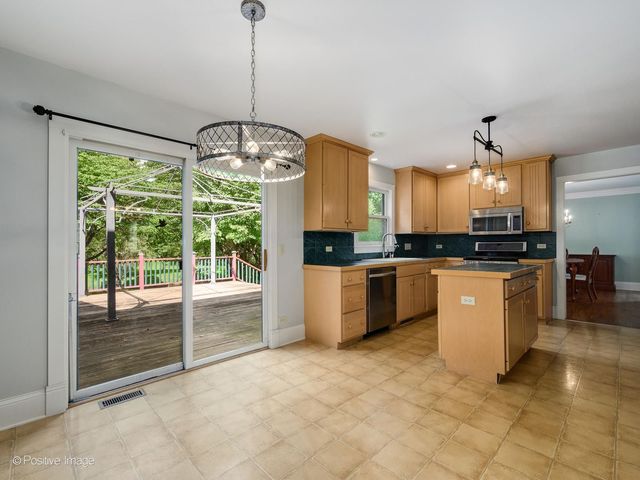 2080 Clearwater Way, Elgin, IL 60123