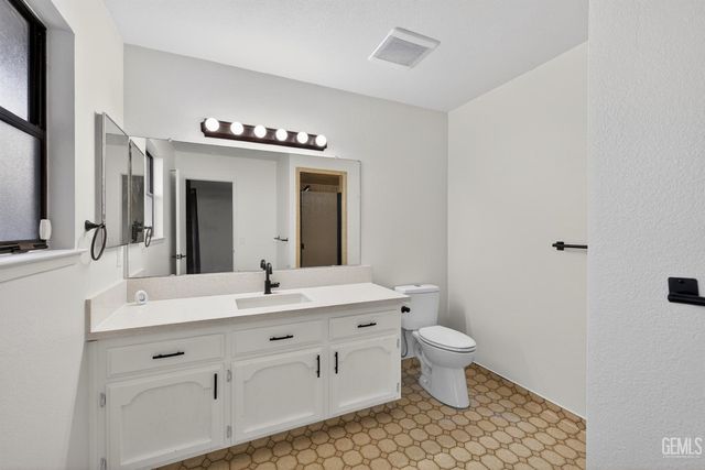 4320 Milo Avenue, Bakersfield, CA 93313