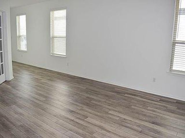 217 English Oak ST, Georgetown, TX 78626