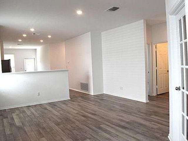 217 English Oak ST, Georgetown, TX 78626